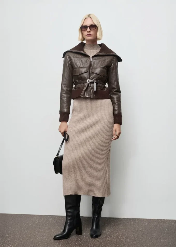 Ribované šaty s výstřihem Perkins