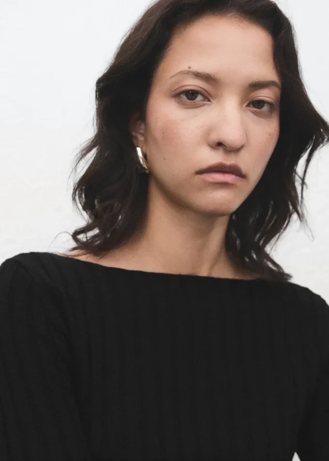 Ribovaný svetr s lodním výstřihem Ribovaný svetr s lodním výstřihem