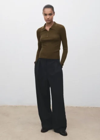 Ribovaný svetr s rolákem Ribovaný svetr s rolákem