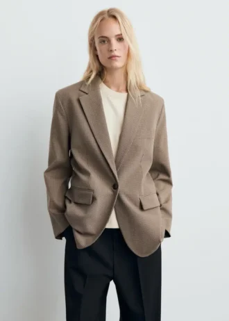 Rovný blejzr s kapsami s klopami