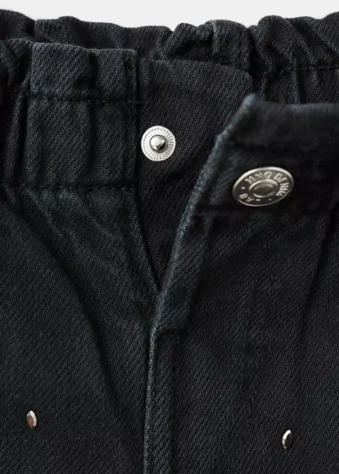 Rovné džíny s detaily z umělých diamantů Rovné džíny s detaily z umělých diamantů