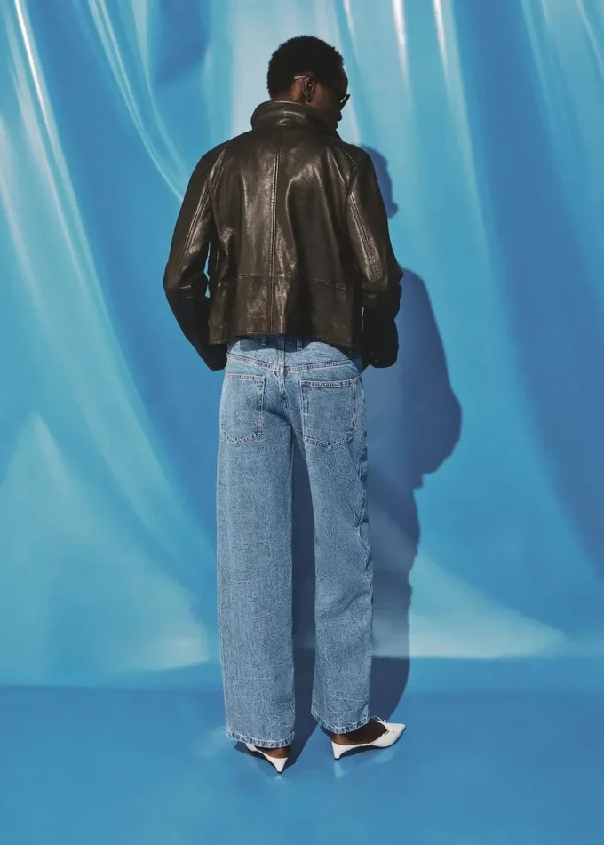 Rovné džíny s efektem zmačkání Rovné džíny s efektem zmačkání