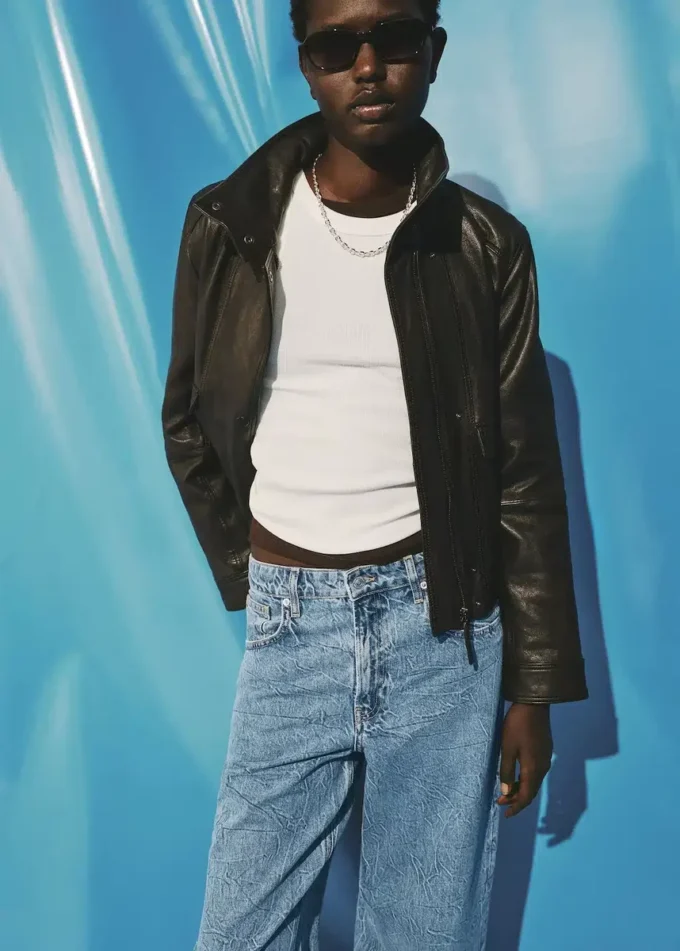 Rovné džíny s efektem zmačkání Rovné džíny s efektem zmačkání