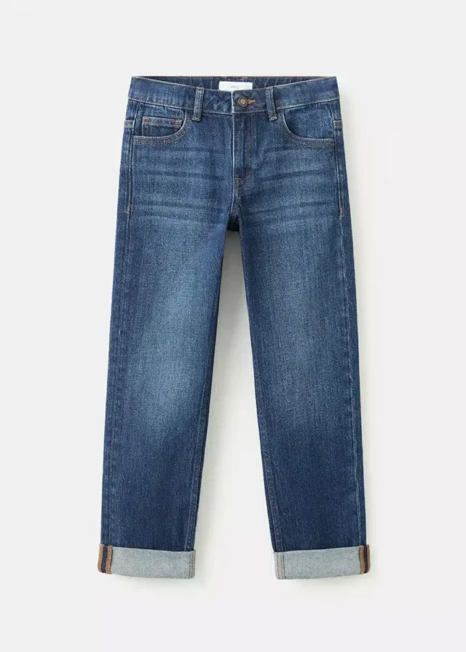 Rovné džíny s ohrnutými nohavicemi Rovné džíny s ohrnutými nohavicemi