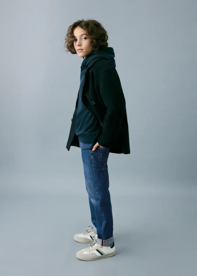 Rovné džíny s ohrnutými nohavicemi Rovné džíny s ohrnutými nohavicemi