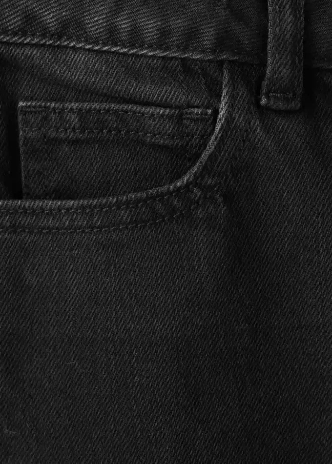 Rovné džíny s ohrnutými nohavicemi Rovné džíny s ohrnutými nohavicemi