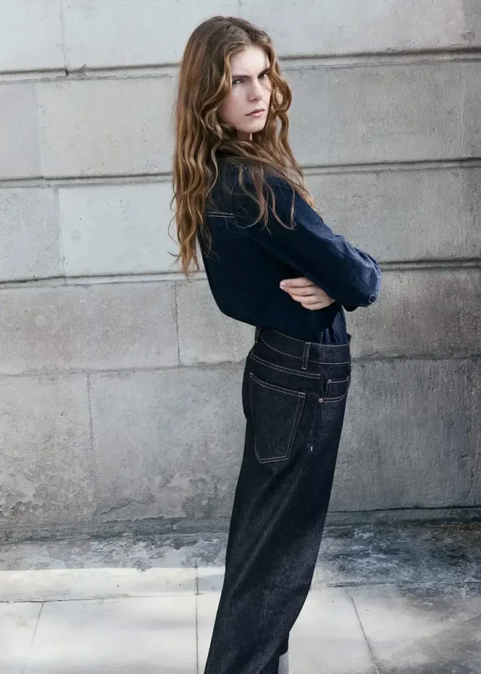 Rovné džíny s ohrnutými nohavicemi Rovné džíny s ohrnutými nohavicemi