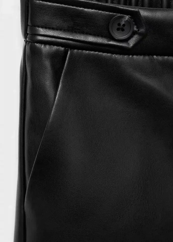 Rovné kalhoty s efektem kůže