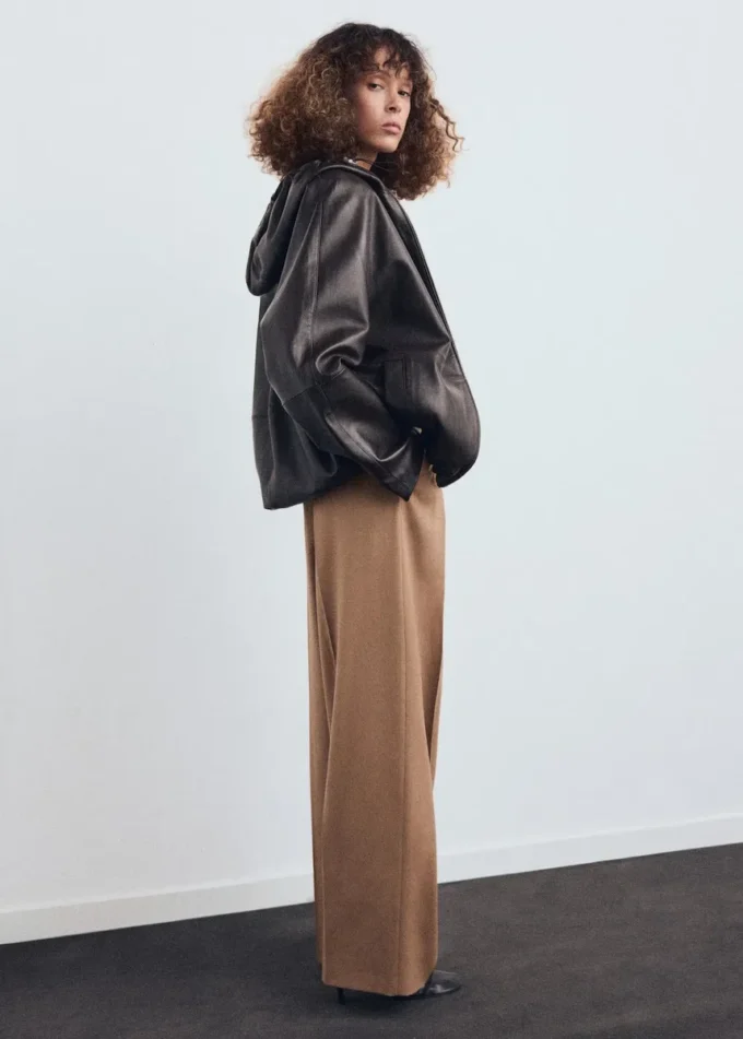 Rovné kalhoty s puky a zapínáním na zip vpředu Rovné kalhoty s puky a zapínáním na zip vpředu