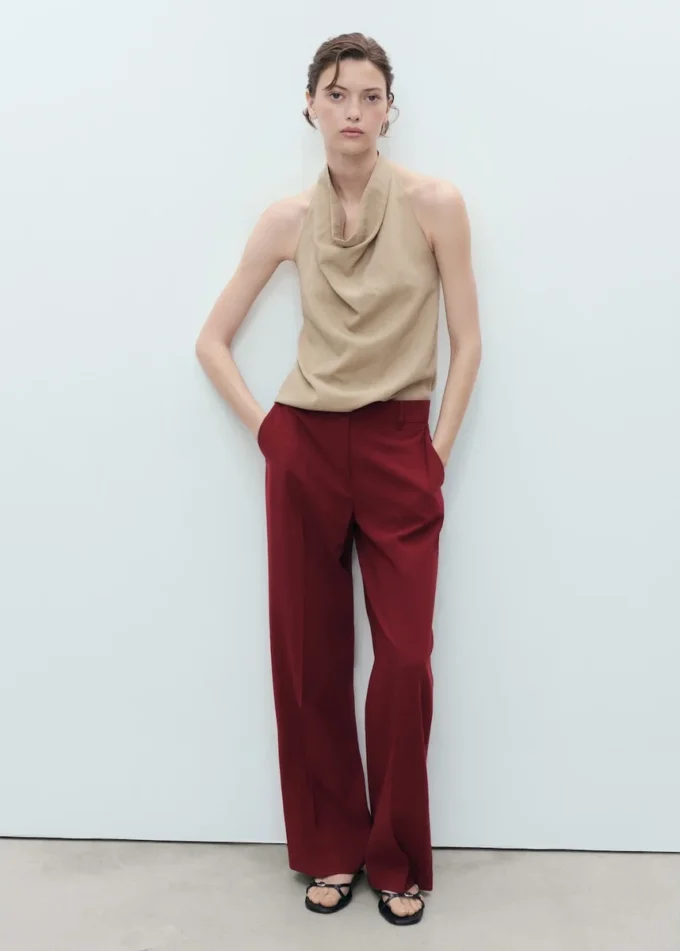 Rovné kalhoty se středně vysokým pasem Rovné kalhoty se středně vysokým pasem