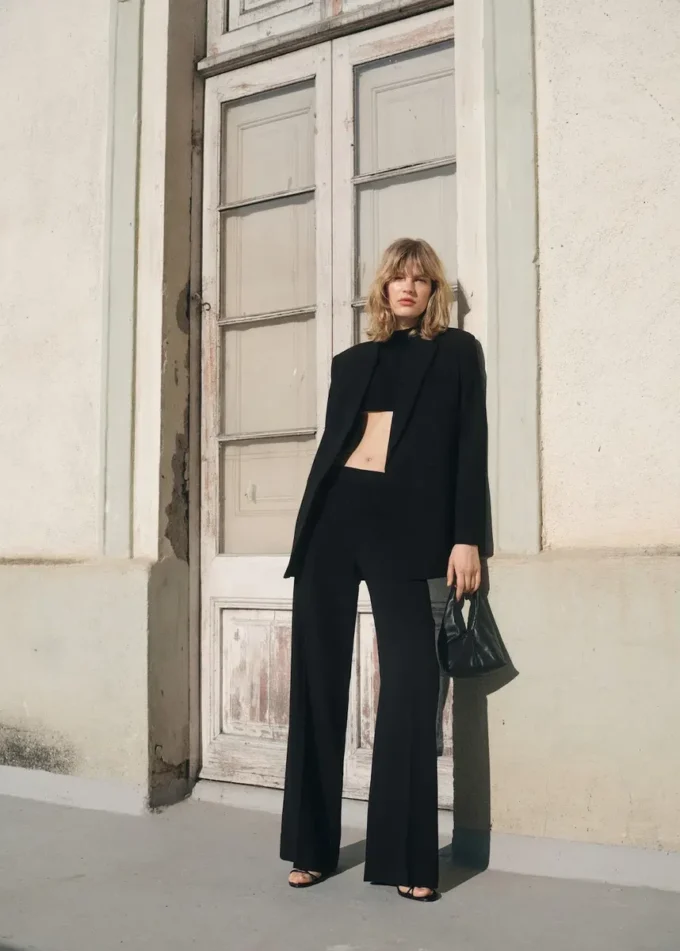 Rovné kalhoty se středně vysokým pasem Rovné kalhoty se středně vysokým pasem