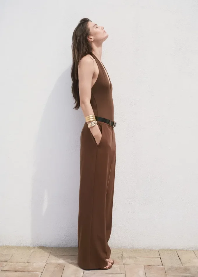 Rovné kalhoty se středně vysokým pasem Rovné kalhoty se středně vysokým pasem