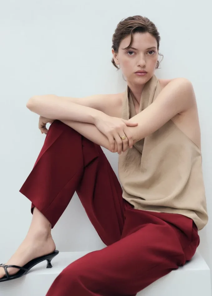 Rovné kalhoty se středně vysokým pasem Rovné kalhoty se středně vysokým pasem