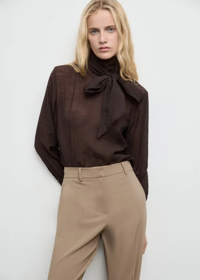 Rovné kalhoty se středně vysokým pasem Rovné kalhoty se středně vysokým pasem