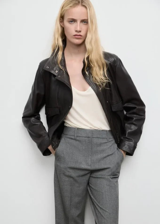 Rovné kalhoty se středně vysokým pasem Rovné kalhoty se středně vysokým pasem