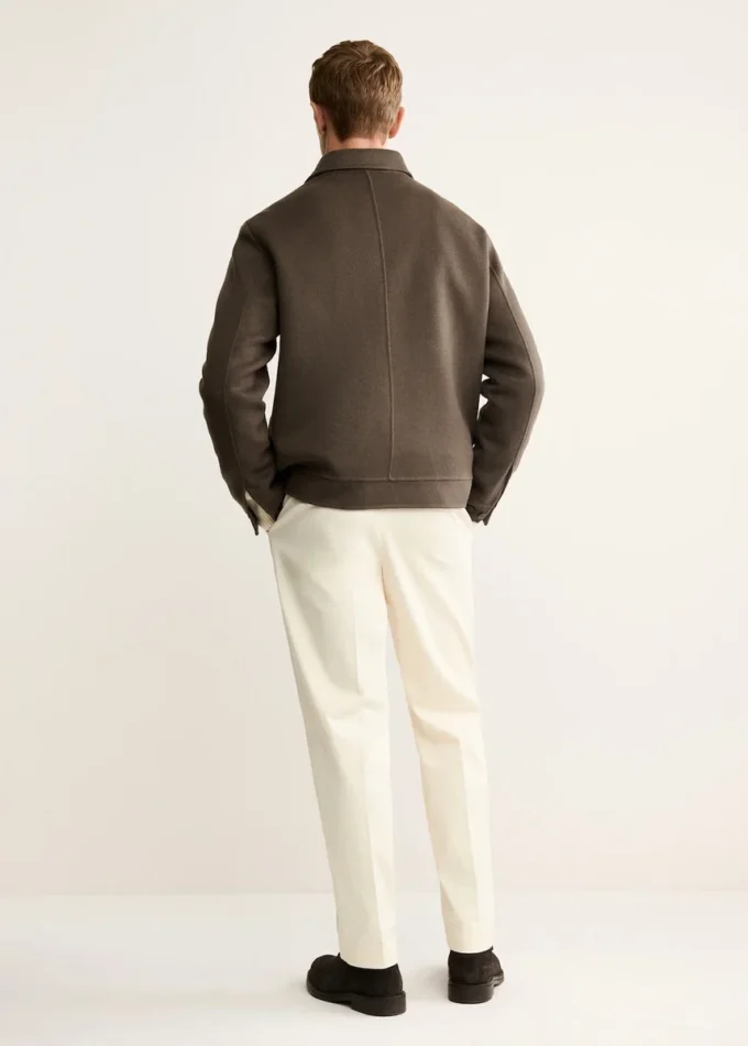 Ručně šitá vlněná bunda s kapsami Ručně šitá vlněná bunda s kapsami