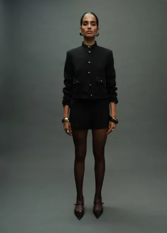 Sako s límcem s knoflíky Sako s límcem s knoflíky