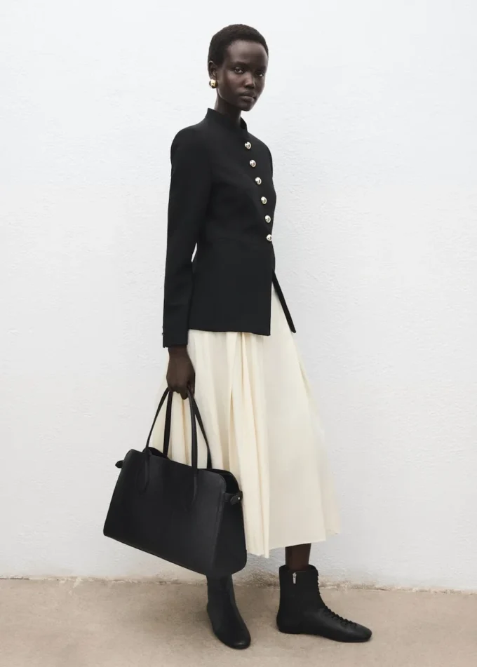 Sako s límcem s knoflíky Sako s límcem s knoflíky