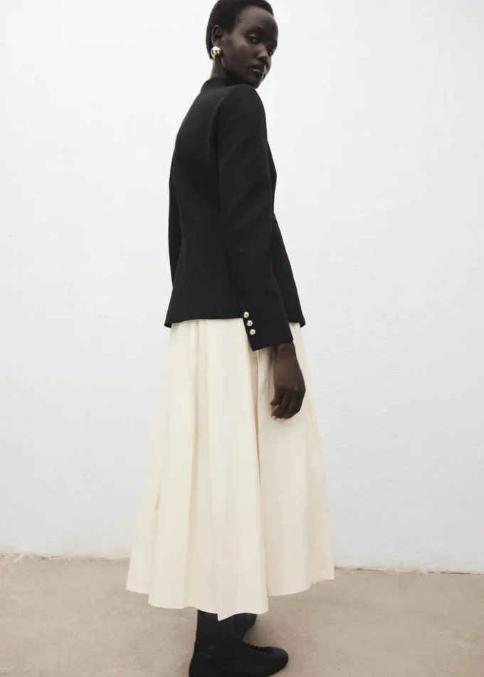 Sako s límcem s knoflíky Sako s límcem s knoflíky