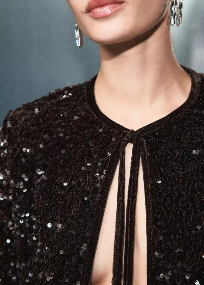 Sametová bunda s flitry a mašlí Sametová bunda s flitry a mašlí