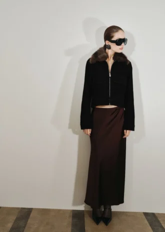 Sametová bunda s kožešinovým límcem