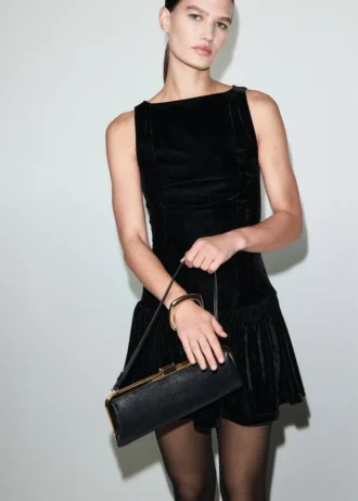 Sametové přiléhavé šaty