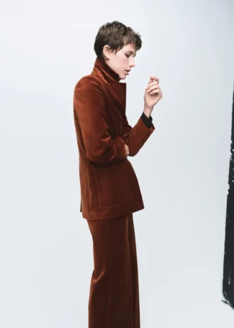 Sametové sako s kapsami