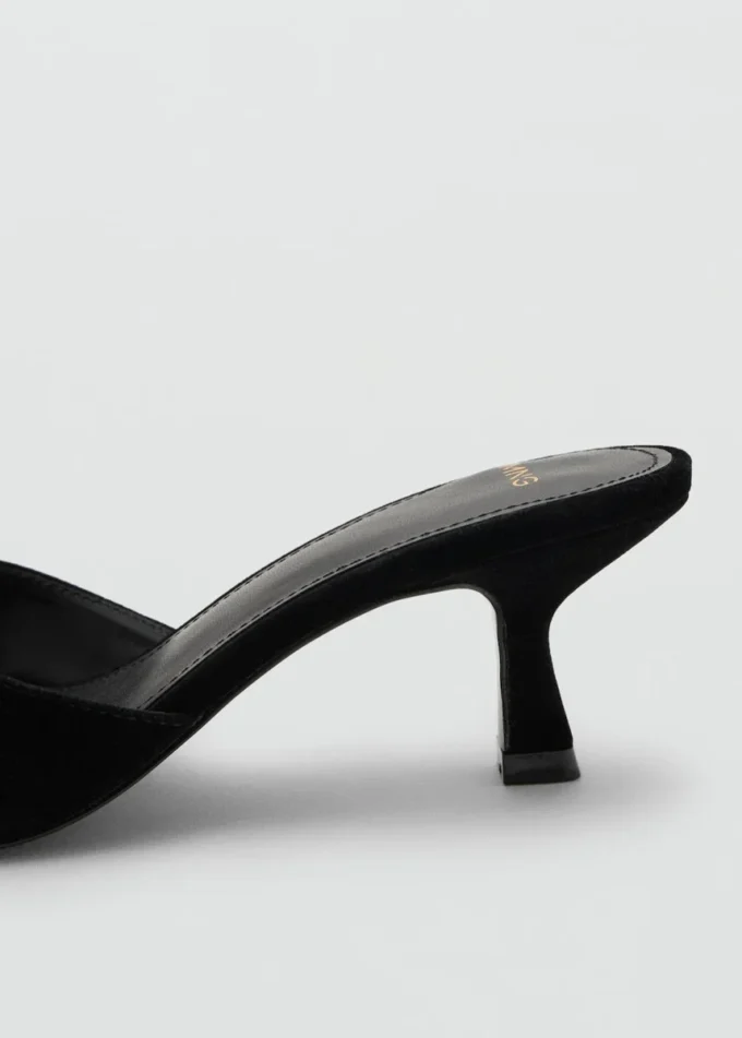 Sametové sandály s ozdobnými kamínky Sametové sandály s ozdobnými kamínky