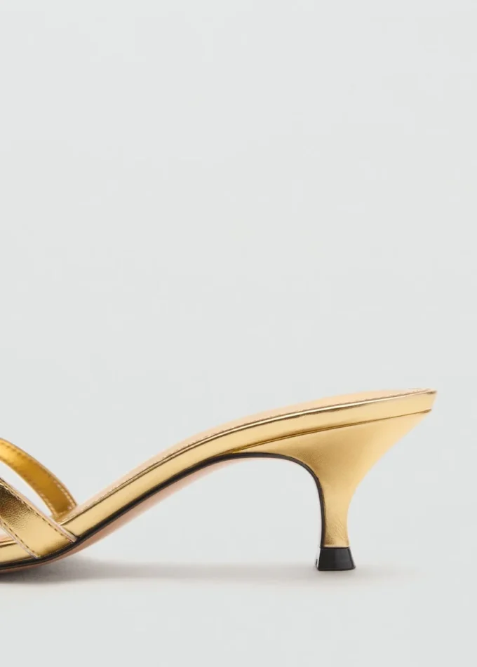 Sandály na nízkém podpatku s pásky Sandály na nízkém podpatku s pásky