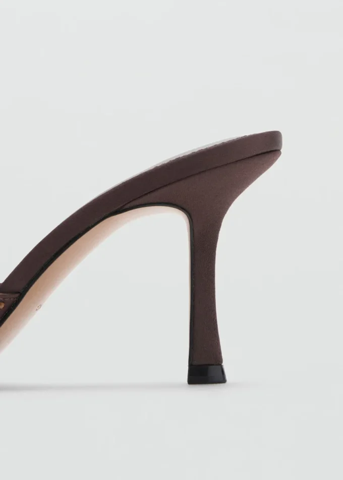 Sandály na podpatku s řemínkem se strassem Sandály na podpatku s řemínkem se strassem