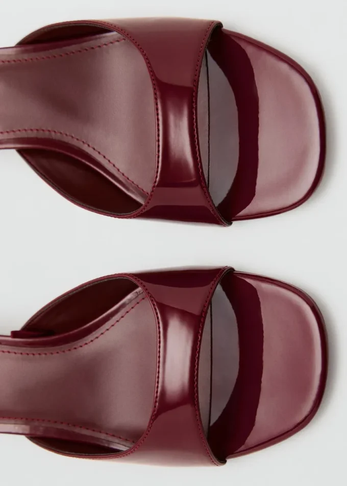 Sandály s nízkým podpatkem Sandály s nízkým podpatkem