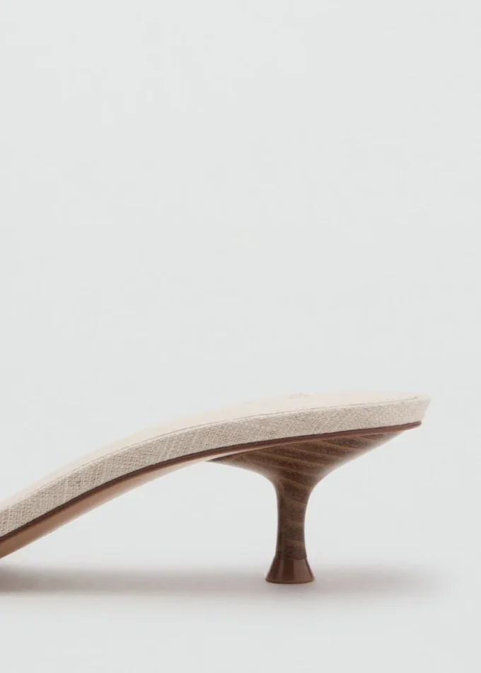 Sandály s nízkým podpatkem Sandály s nízkým podpatkem