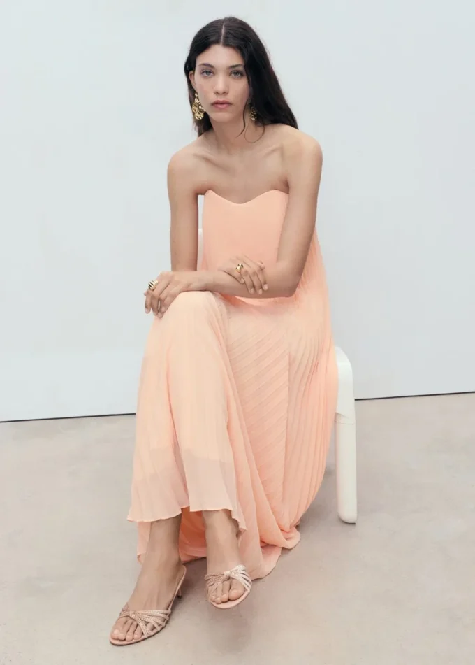 Sandály s nízkým podpatkem a kamínky Sandály s nízkým podpatkem a kamínky