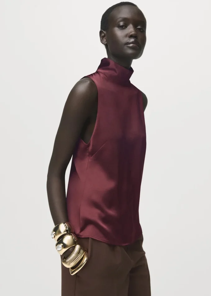 Satinová blůza s vysokým límcem Satinová blůza s vysokým límcem