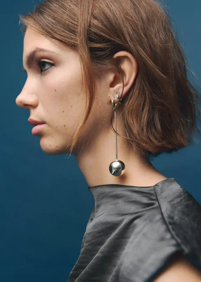 Saténové šaty s efektem zmačkání