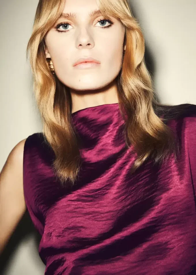 Saténové šaty s efektem zmačkání