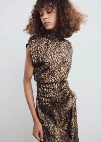 Saténové šaty s leopardím potiskem