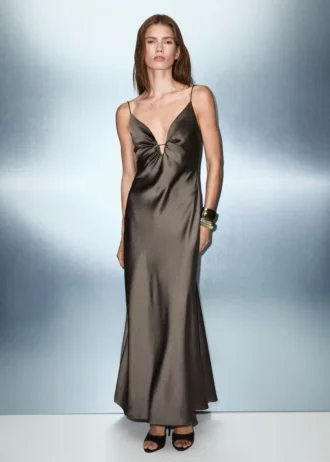 Saténové šaty s výstřihem do V