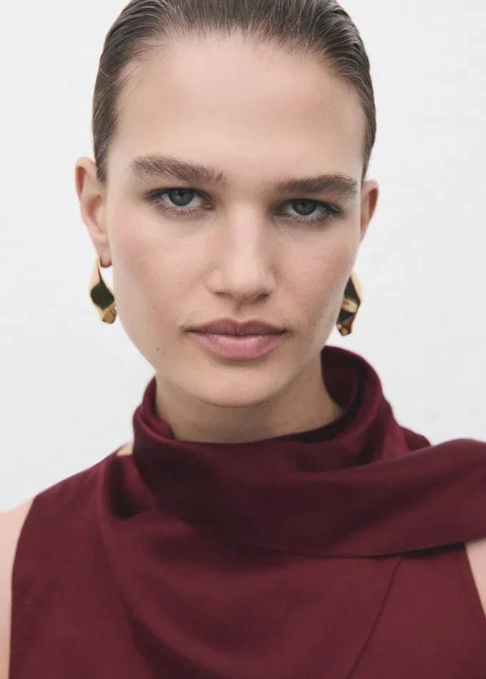 Saténová blůza s šátkem Saténová blůza s šátkem