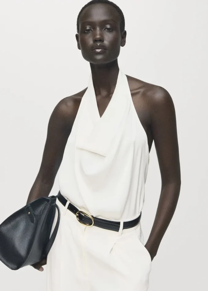 Saténová halenka s drapovaným výstřihem Saténová halenka s drapovaným výstřihem