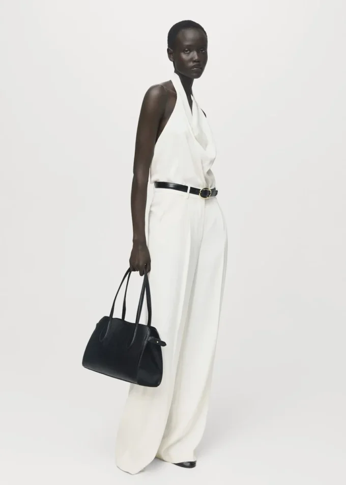 Saténová halenka s drapovaným výstřihem Saténová halenka s drapovaným výstřihem