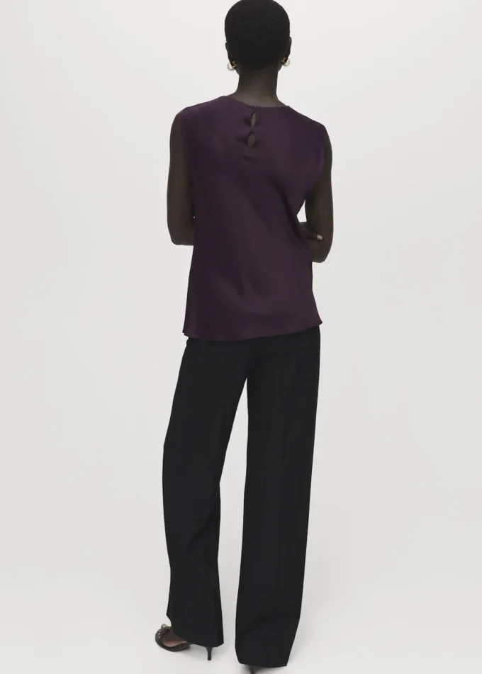 Saténová halenka s drapovaným výstřihem Saténová halenka s drapovaným výstřihem