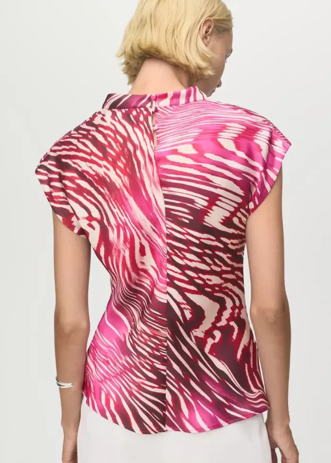 Saténová halenka s drapovaným výstřihem Saténová halenka s drapovaným výstřihem