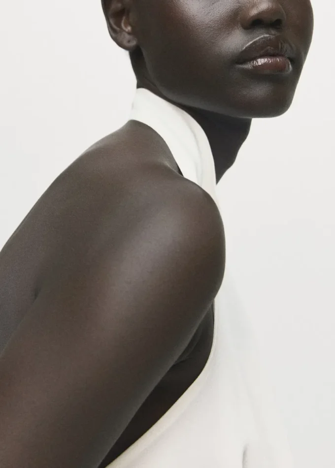 Saténová halenka s drapovaným výstřihem Saténová halenka s drapovaným výstřihem