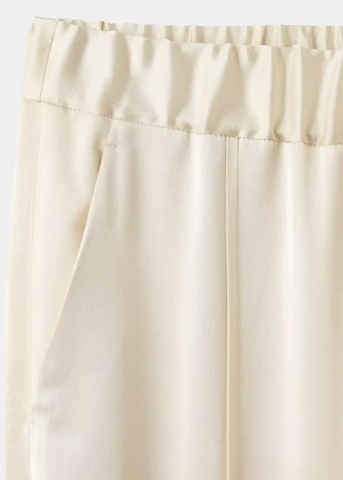 Saténové kalhoty s bočními otvory Saténové kalhoty s bočními otvory