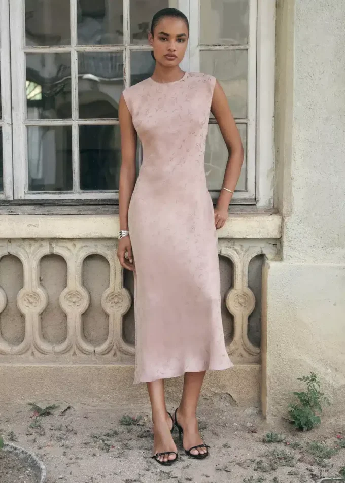 Saténové květinové žakárové šaty