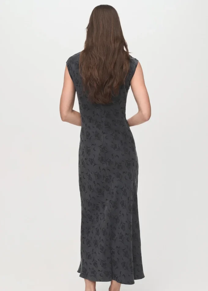 Saténové květinové žakárové šaty