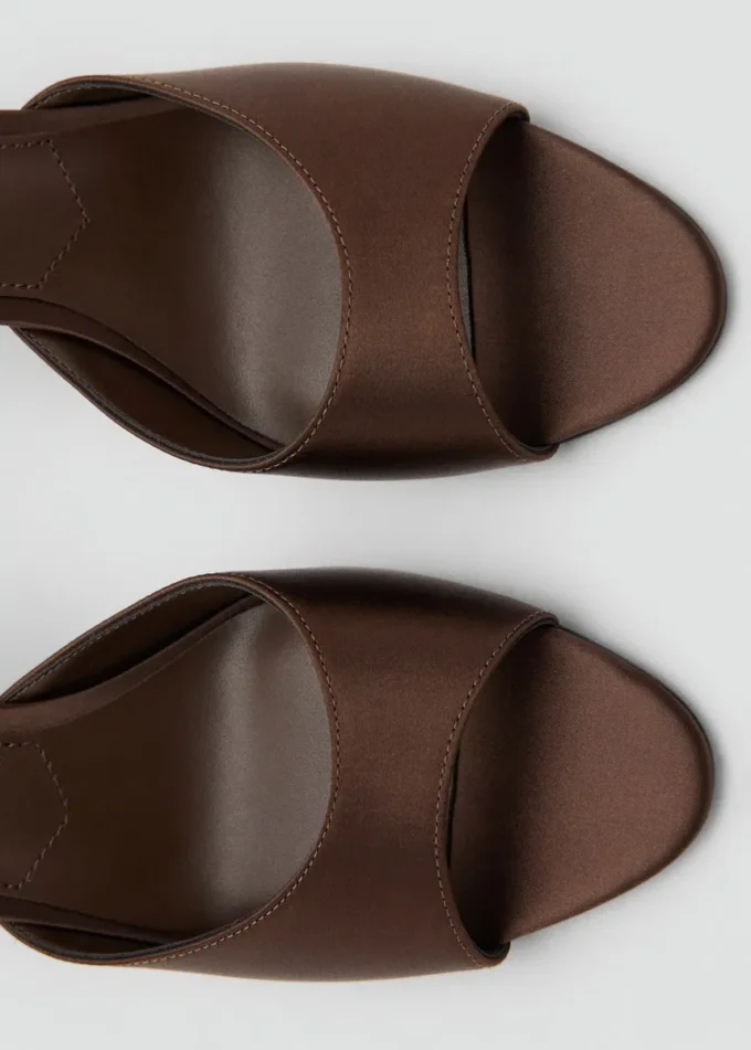 Saténové sandály na vysokém podpatku Saténové sandály na vysokém podpatku