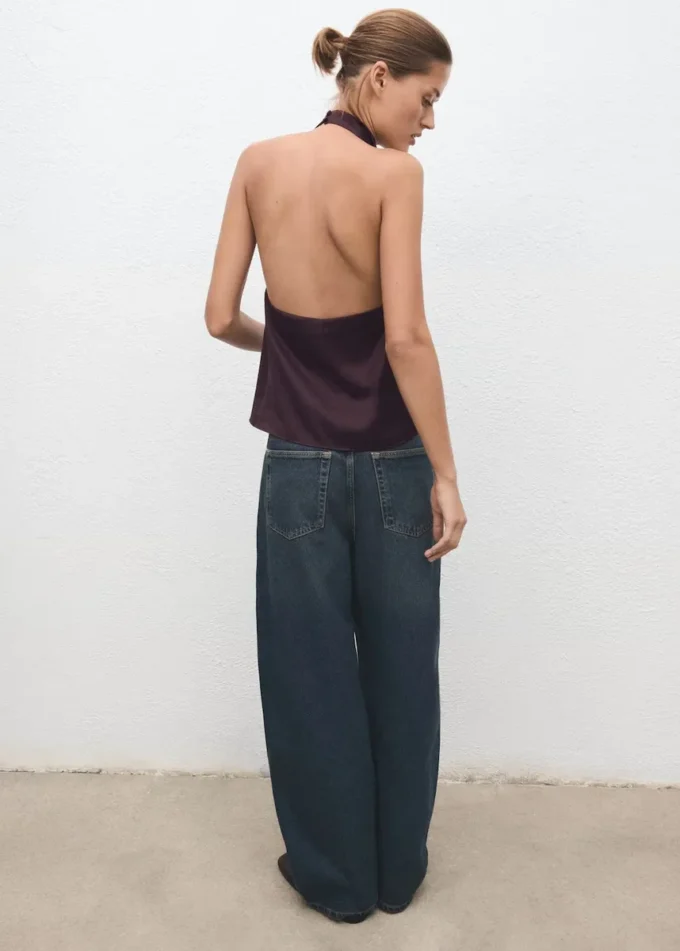 Saténový top s drapovaným výstřihem Saténový top s drapovaným výstřihem