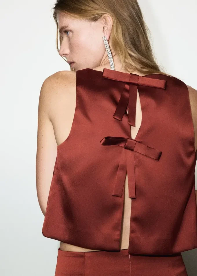 Saténový top s mašlemi Saténový top s mašlemi